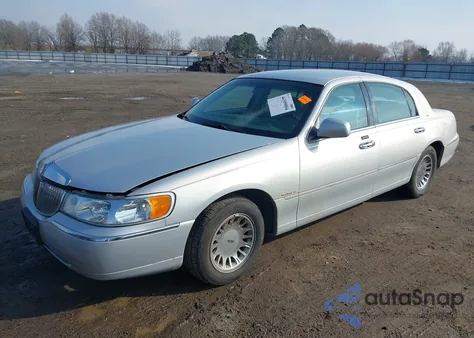 2002 Lincoln Town Car Cartier from USA, damaged, VIN 1LNHM83W02Y647116